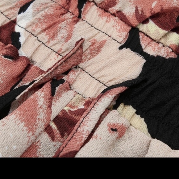 Black floral off the shoulder flower romper - Picture 5 of 5