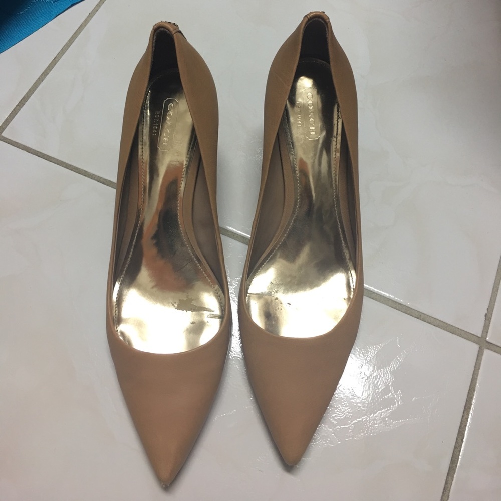 Coach camel pumps