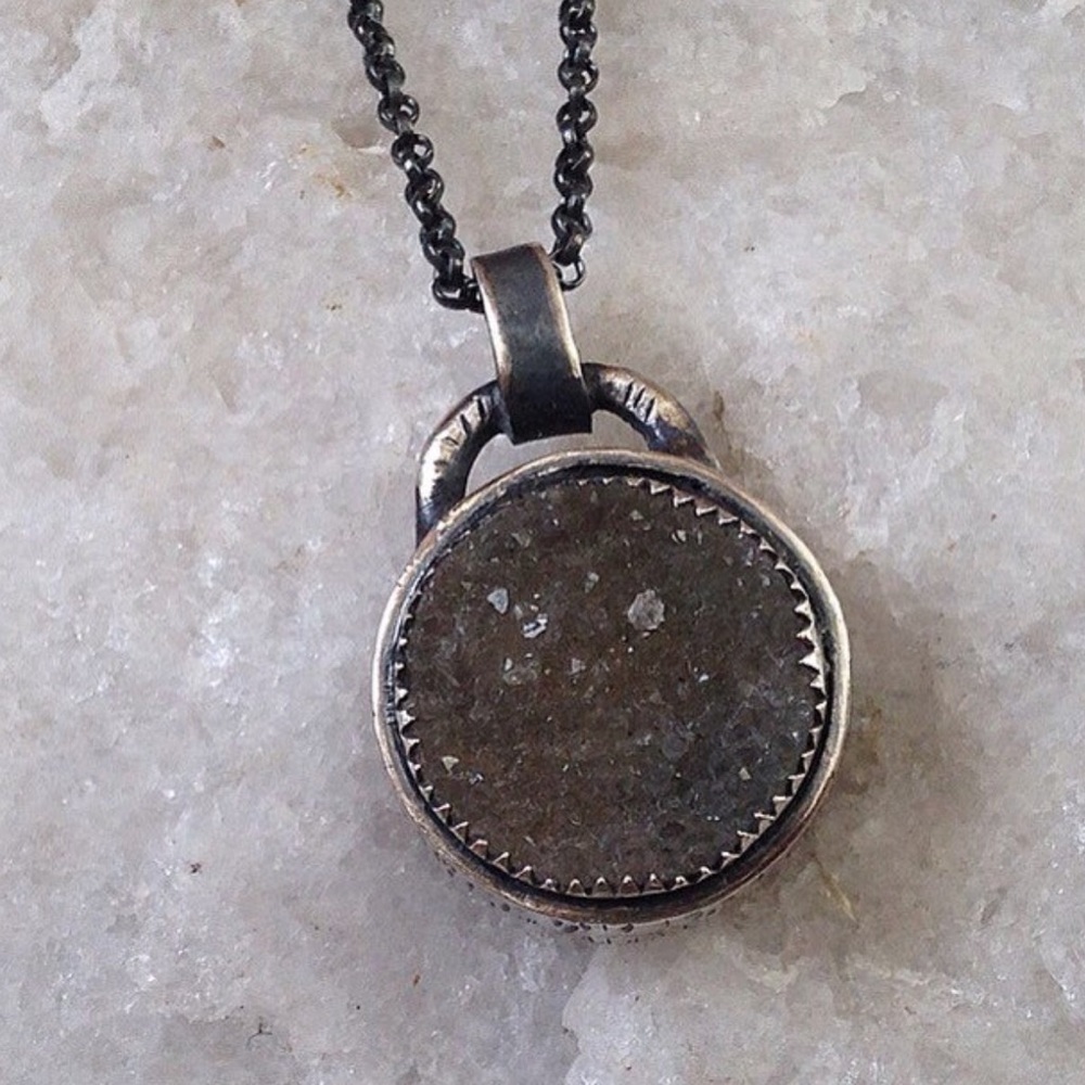 ᔕTEᖇᒪIᑎG ᔕIᒪᐯEᖇ & ᗪᖇᑌᔕY ᗷIᖇᑕᕼ ᗷᗩᖇK ᑎEᑕKᒪᗩᑕE