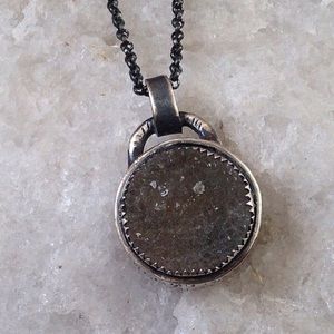 ᔕTEᖇᒪIᑎG ᔕIᒪᐯEᖇ & ᗪᖇᑌᔕY ᗷIᖇᑕᕼ ᗷᗩᖇK ᑎEᑕKᒪᗩᑕE