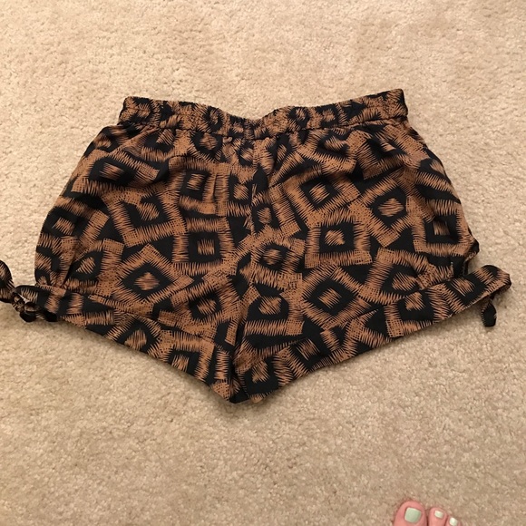 Jungle print side bow tie shorts - Picture 3 of 3