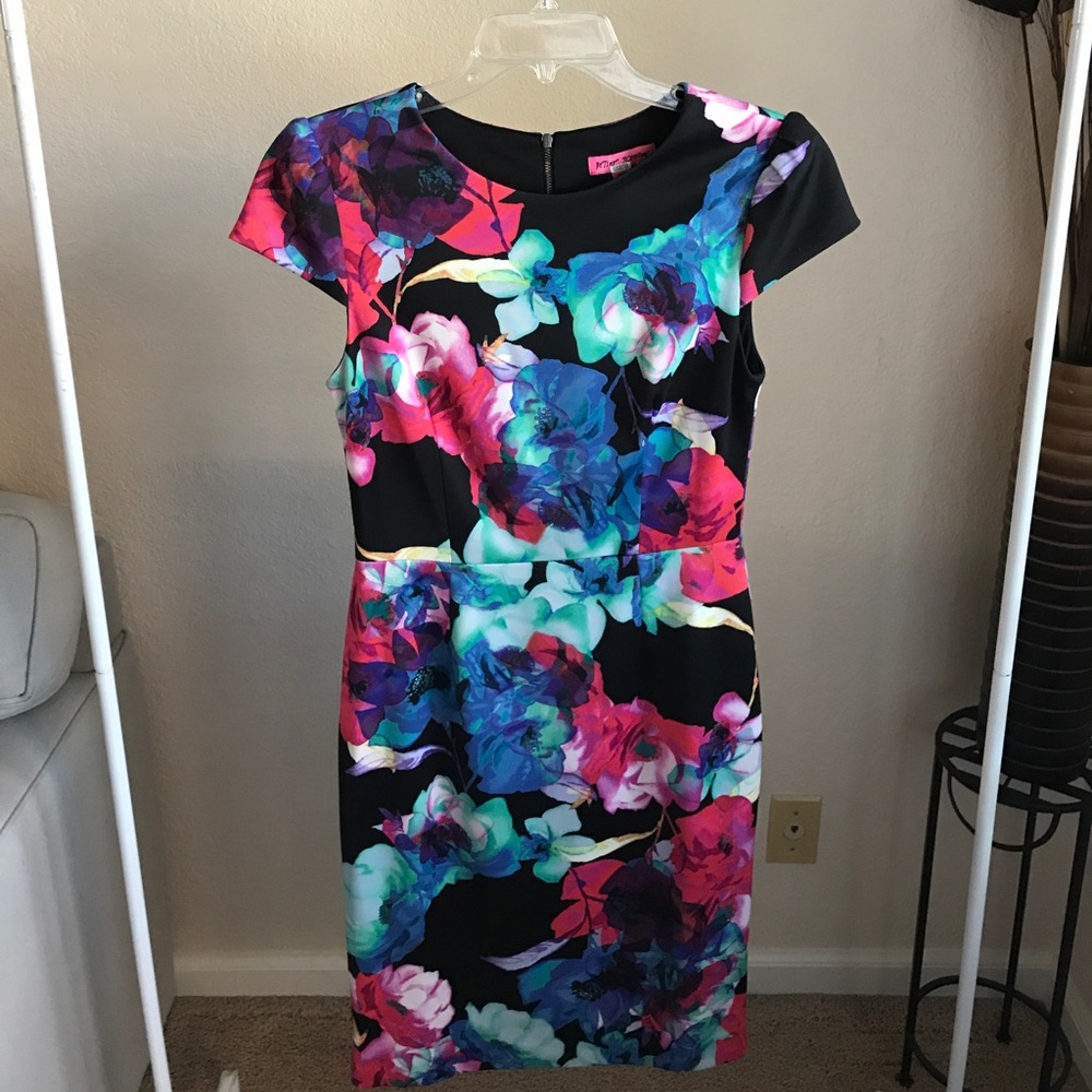 Betsey Johnson Floral Pencil Dress - size 6