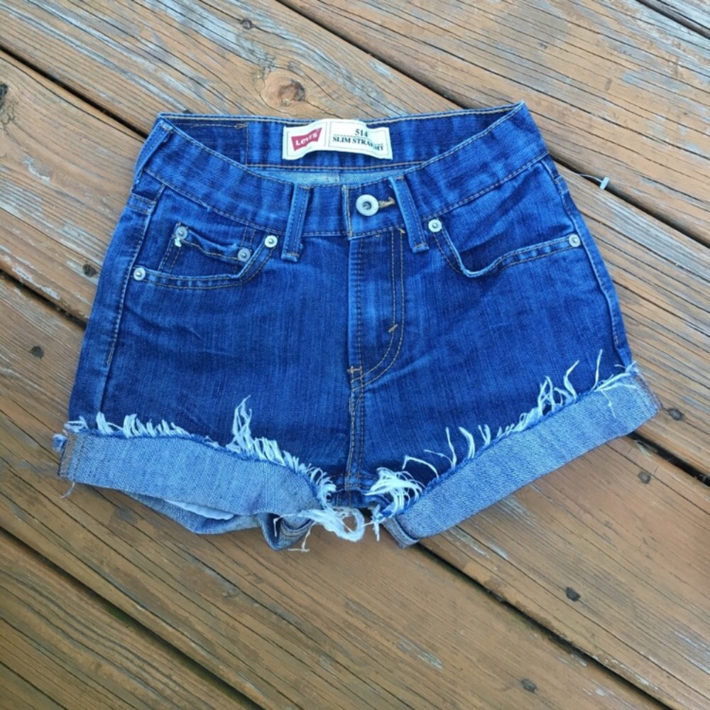 Levi cut offs size 23 :)