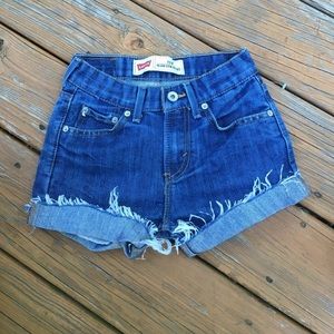 Levi cut offs size 23 :)