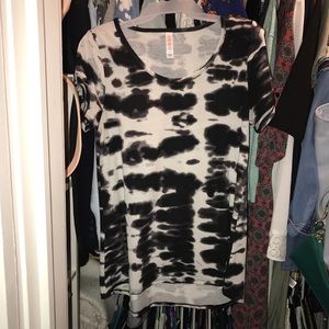 NWOT CLASSIC TEE LULAROE