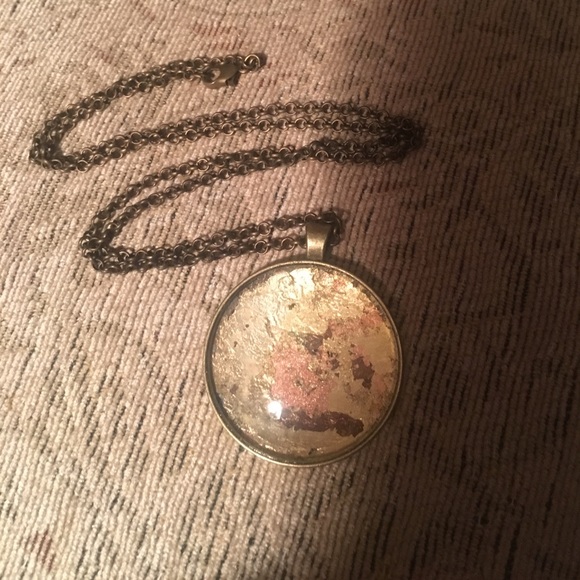 Metallic leaf pendant - Picture 2 of 2