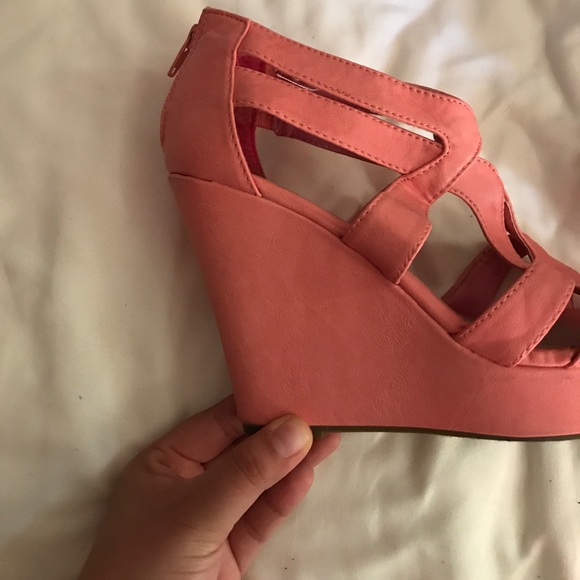 CORAL WEDGES - Picture 2 of 2