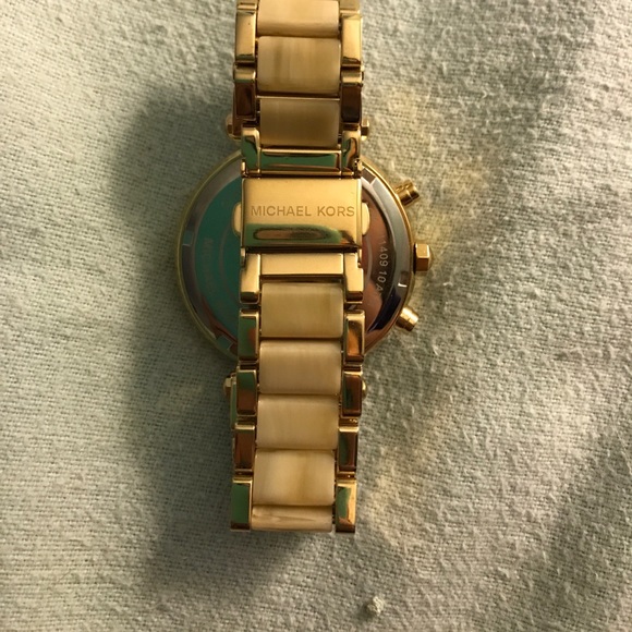 michael kors watch - Picture 3 of 3