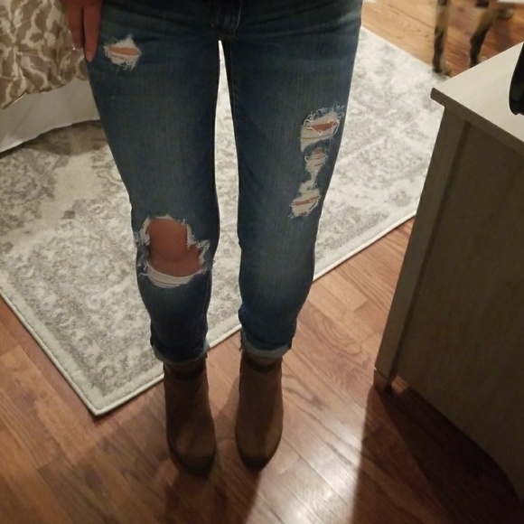 Distressed American Eagle Jeans - Picture 3 of 8