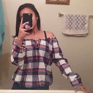 Off-the-shoulder Plaid