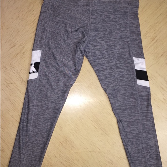 SOLD!!! VS Pink Ultimate Ankle Leggings NWT - Picture 4 of 7