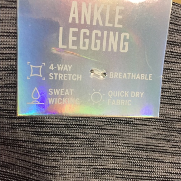 SOLD!!! VS Pink Ultimate Ankle Leggings NWT - Picture 6 of 7