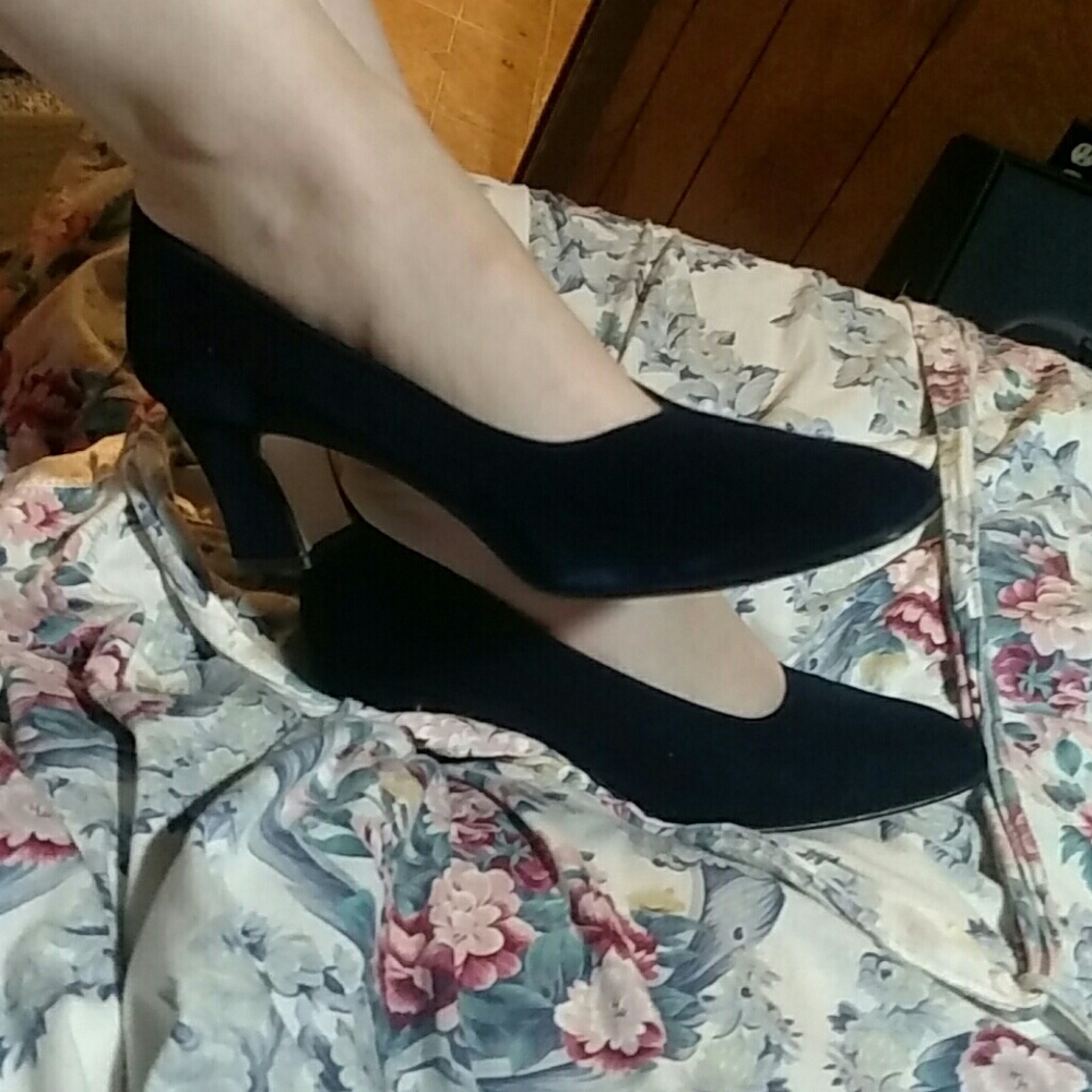 Nina Original dark blue felt velvet material.