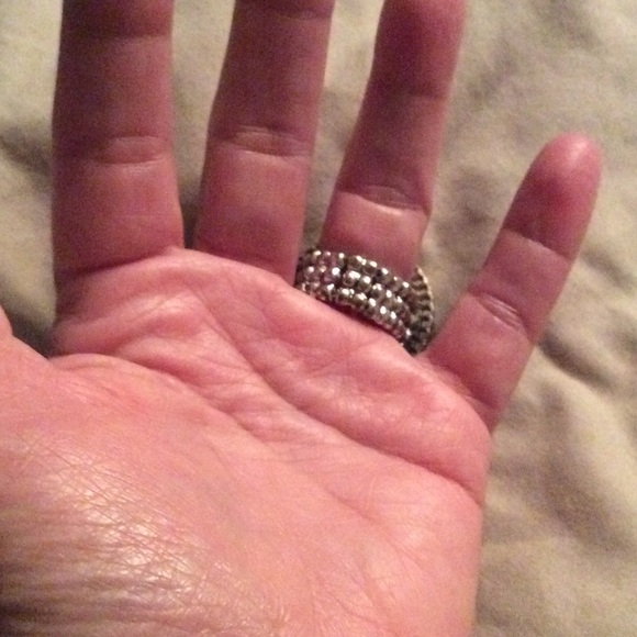 Costume Jewelry Size 8 stretch band ring - Picture 2 of 4