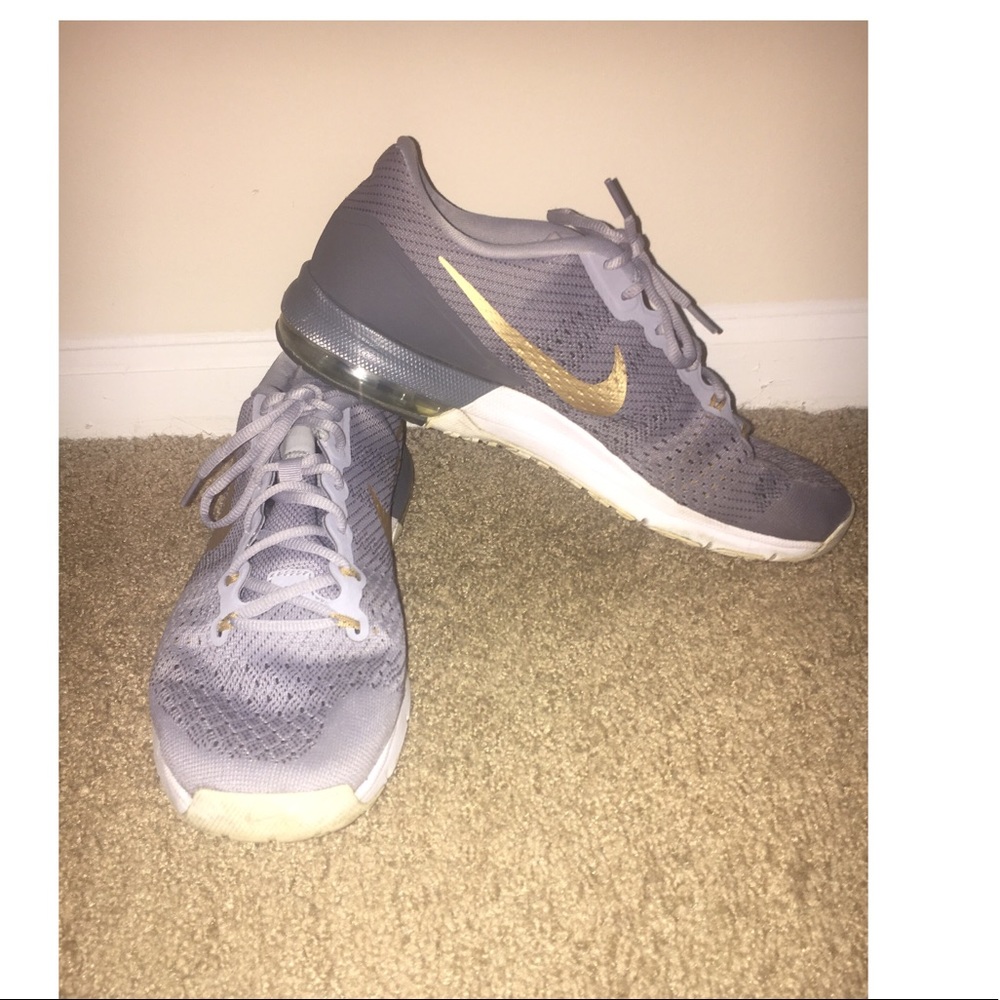 Nike men's grey Flywire light training shoes