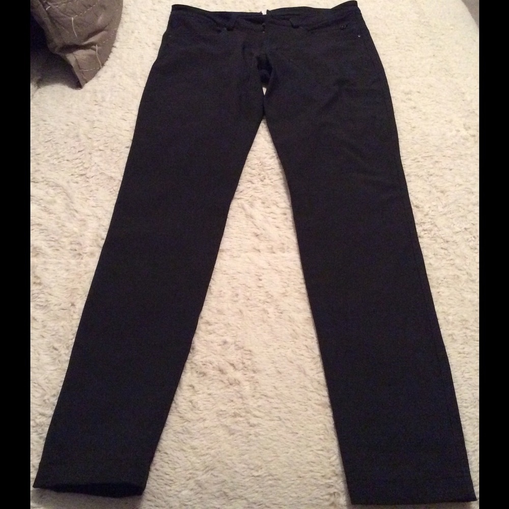 Lululemon SZ 6 Casual/Dress Black Pant