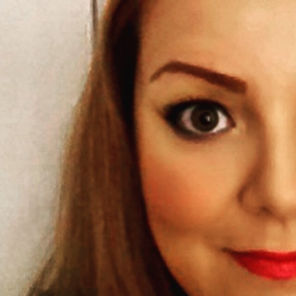 Meet your Posher, Cristina - Picture 3 of 3