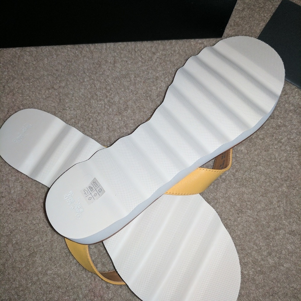 Coach Shelly Flip Flops - Picture 4 of 5