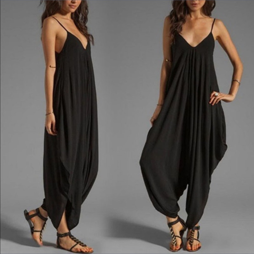 Black maxi jumpsuit. Super cute 🖤💀