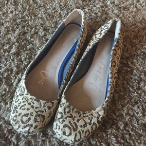 Toms! Animal print ballet flats