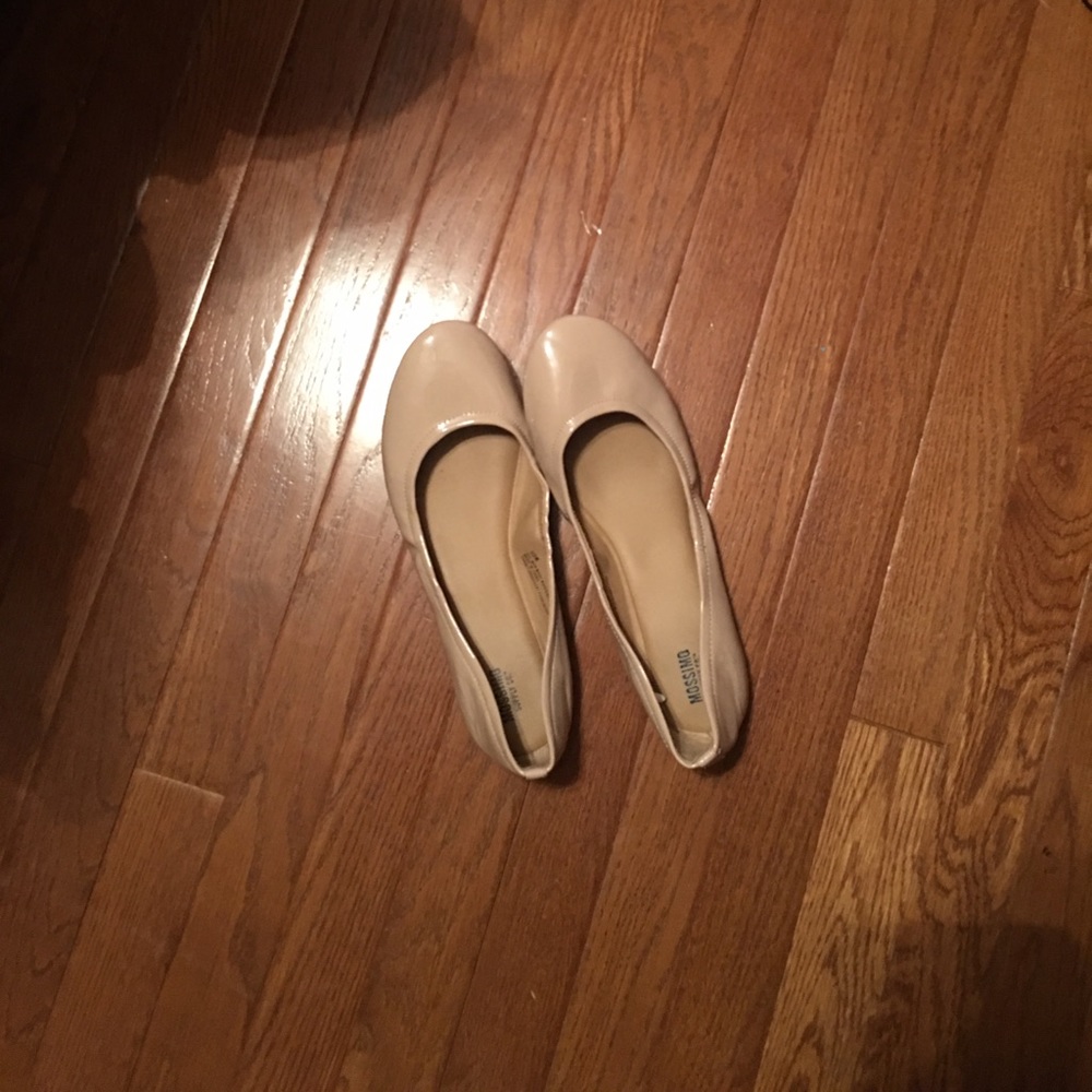 Nude flats