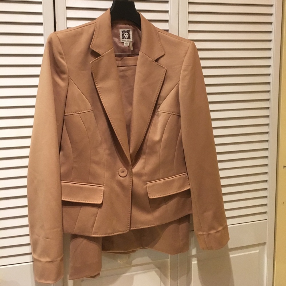Anne Klein suit in great condition wear only ones