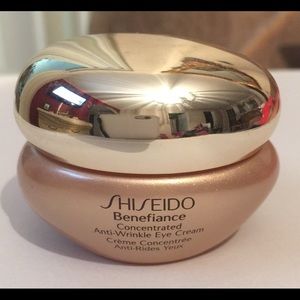 🌸.  #1496.   Shiseido anti wrinkle cream box 23