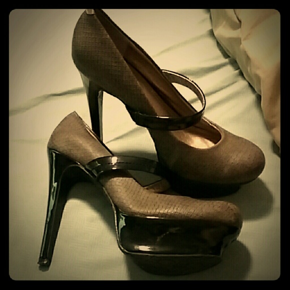 Platform heels - Picture 1 of 1