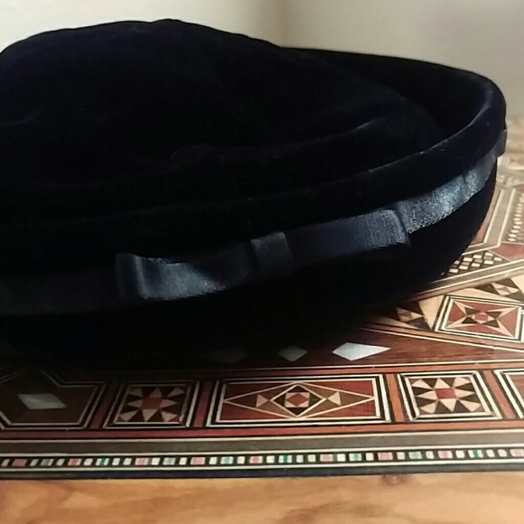 Vintage Black Wool Felt Trimmed Hat - Picture 4 of 6