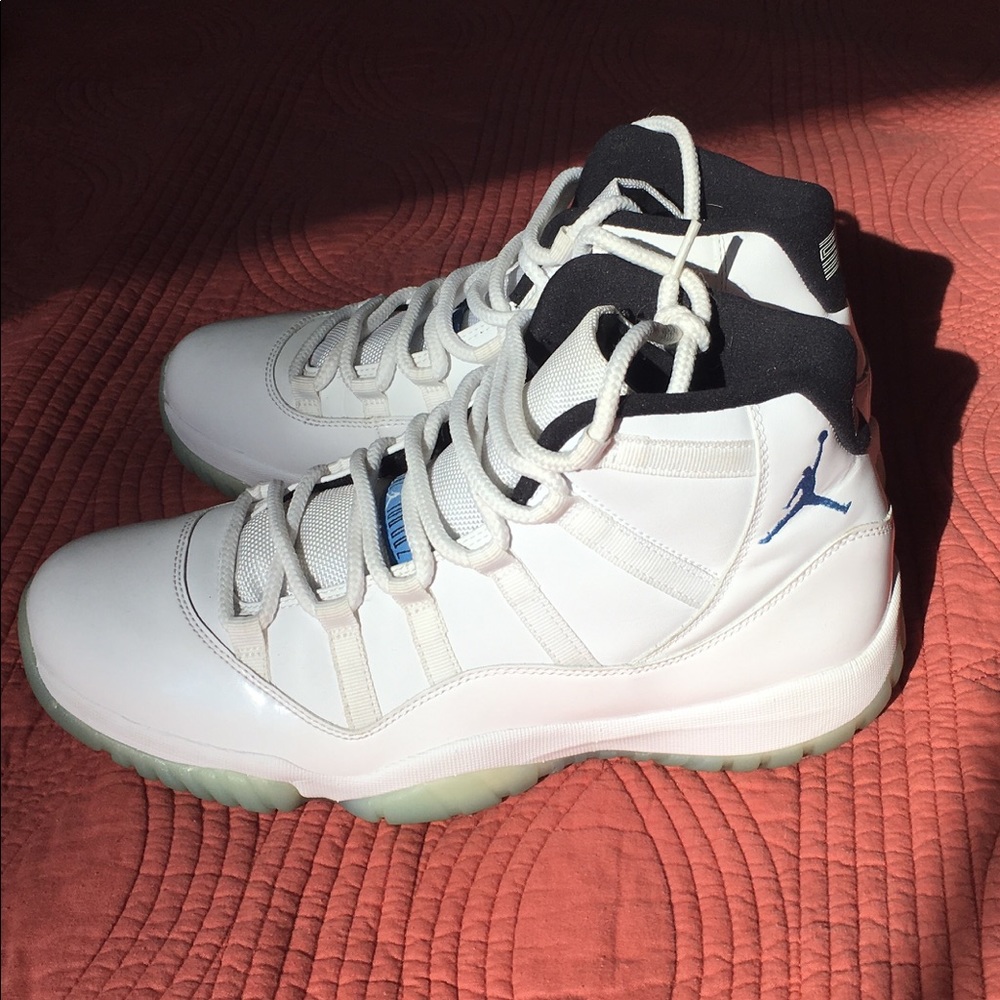 Jordan 11 Legend Blues