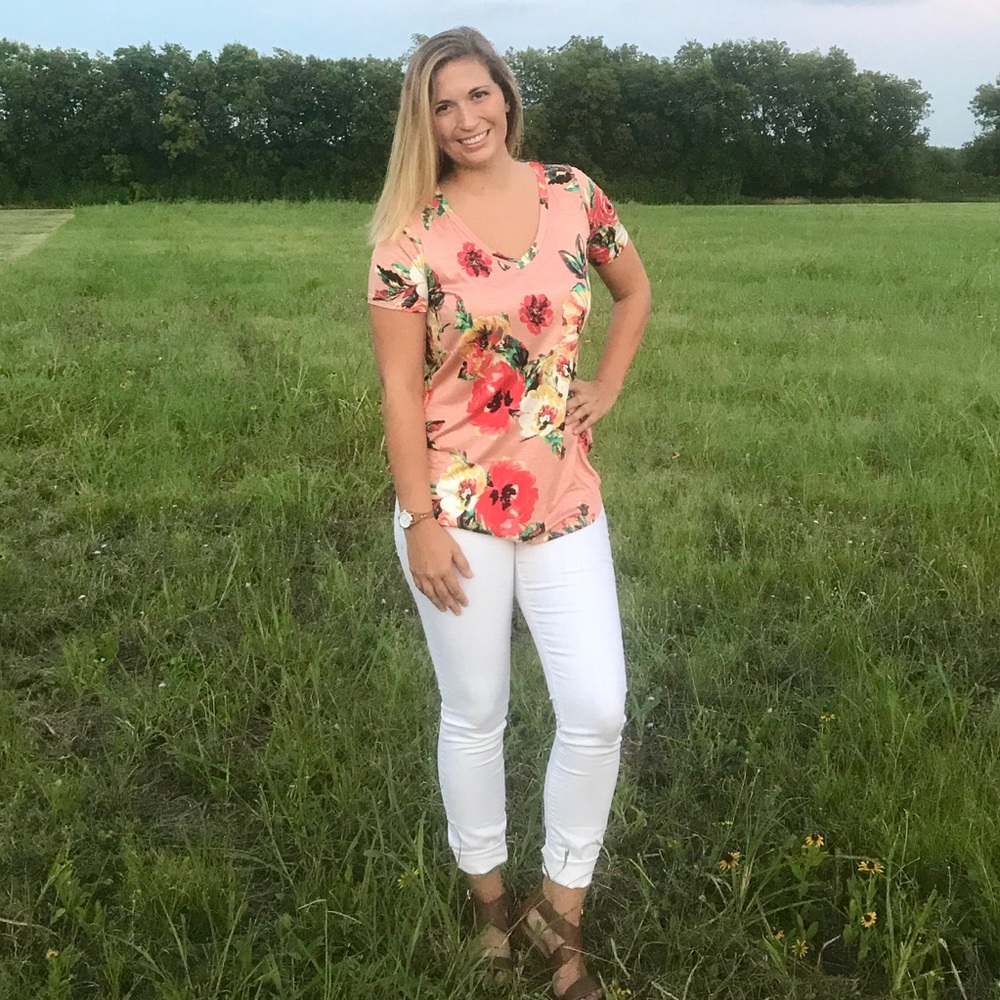 Light Pink Floral V Neck🌹 - Picture 2 of 3