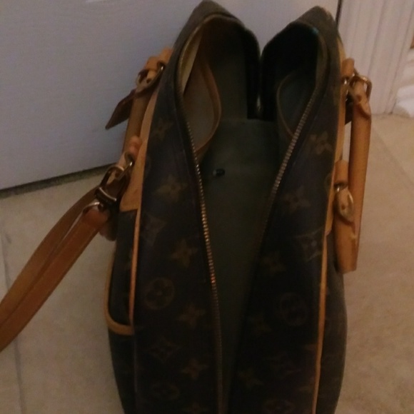 Louis Vuitton - Picture 3 of 6