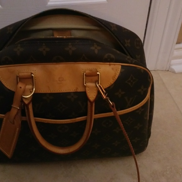 Louis Vuitton - Picture 4 of 6