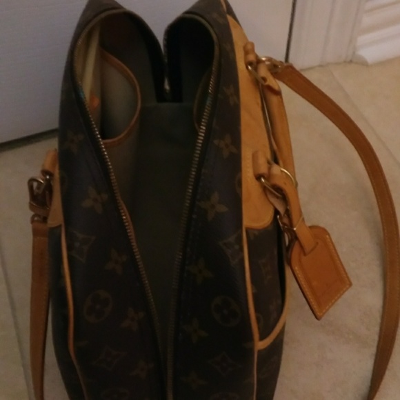 Louis Vuitton - Picture 5 of 6