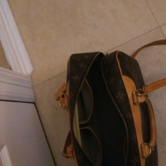 Louis Vuitton - Picture 6 of 6