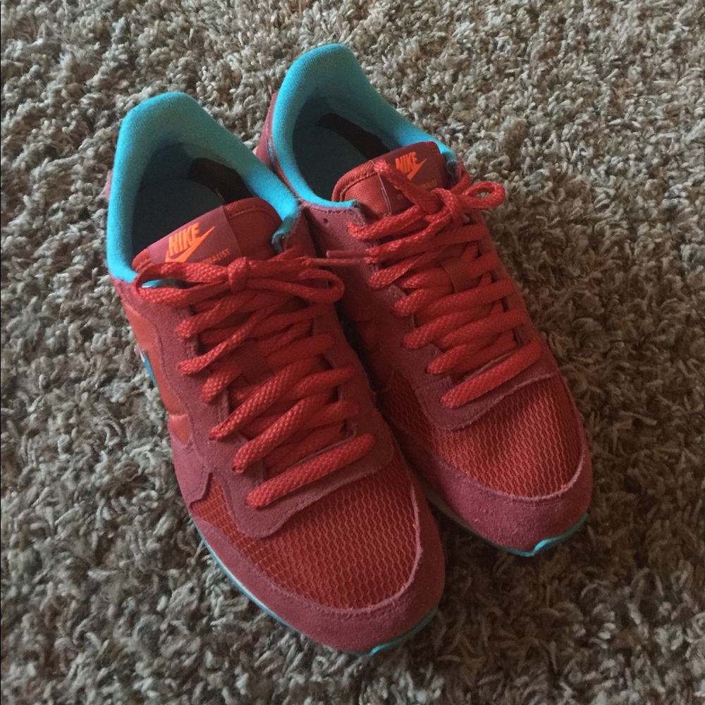 Nike internationalist sneaker
