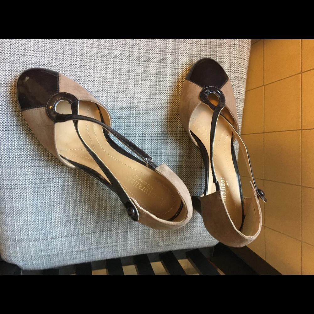 2 tone brown and tan Suede and patent leather heel - Picture 2 of 5