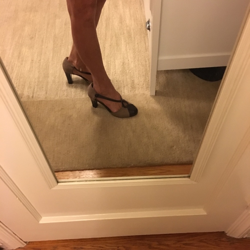2 tone brown and tan Suede and patent leather heel - Picture 3 of 5