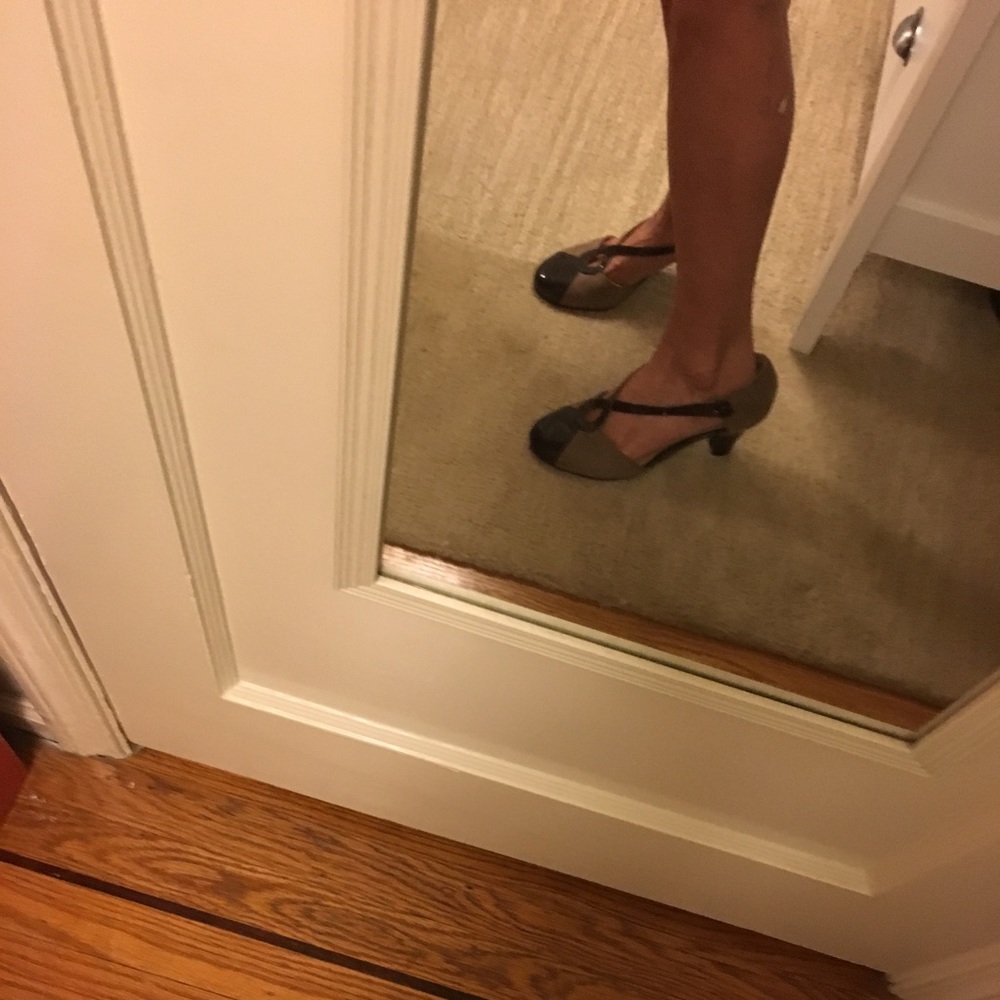 2 tone brown and tan Suede and patent leather heel - Picture 4 of 5