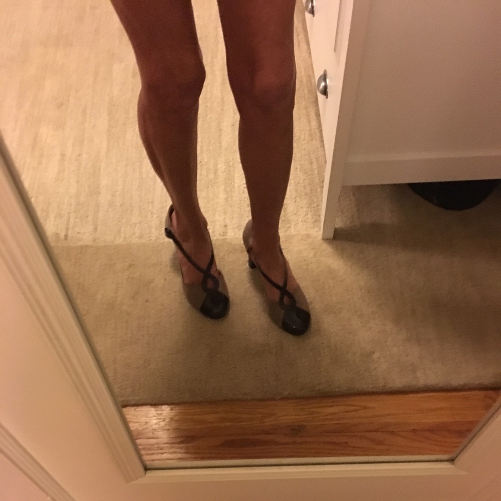 2 tone brown and tan Suede and patent leather heel - Picture 5 of 5
