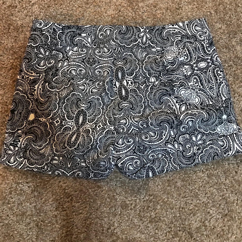 Express Shorts - Picture 3 of 4