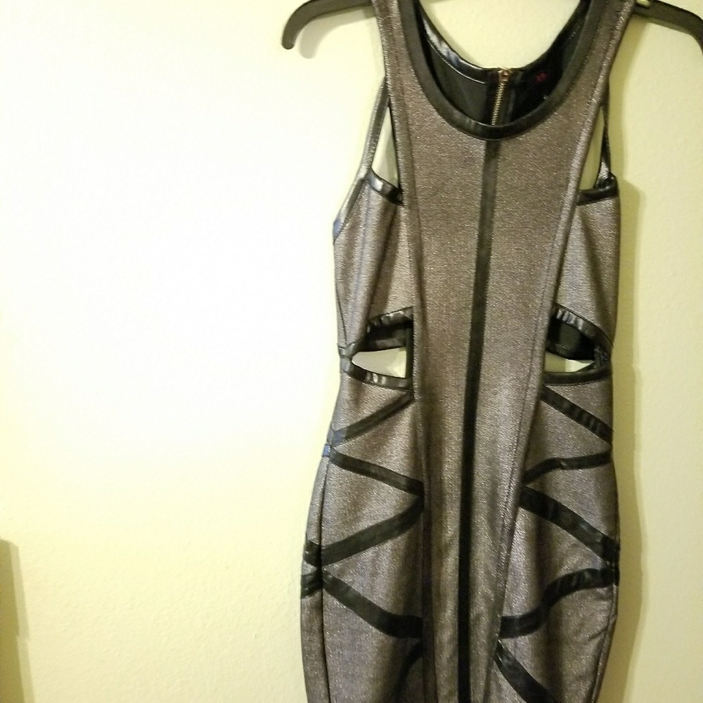 Dress - Picture 2 of 3