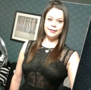 Meet your Posher, Adelena