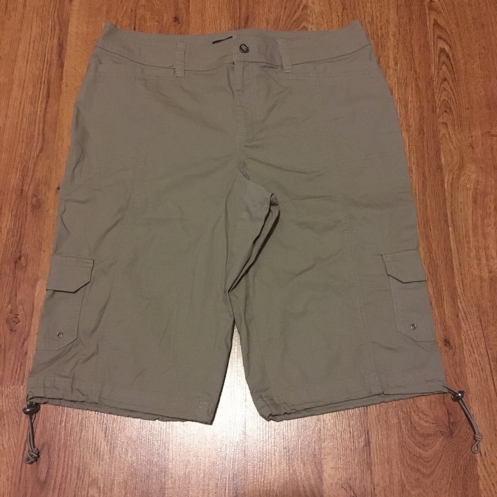 6 pockets Cargo Bermuda Khaki short Sz 10