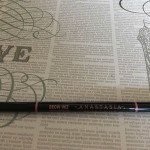 Anastasia Beverly Hills brow wiz