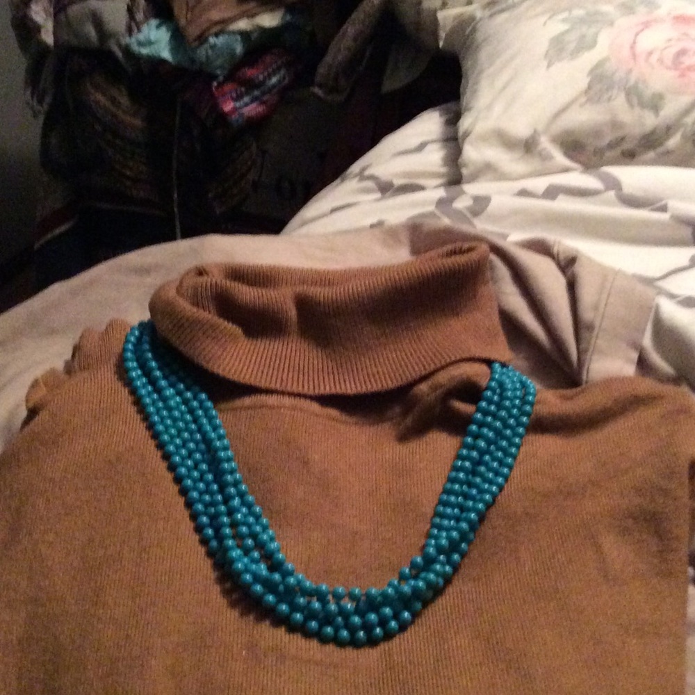 Costume blue beaded jewelry necklace. Vintage.