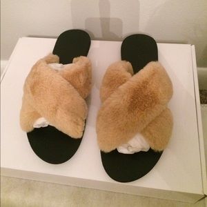 NIB SODA furry slides size 6.5