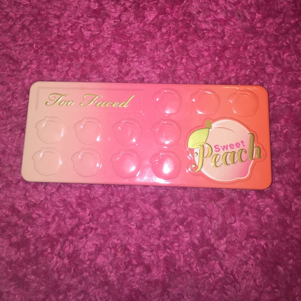 NEVER USED Too Faced Sweet Peach eyeshadow palette