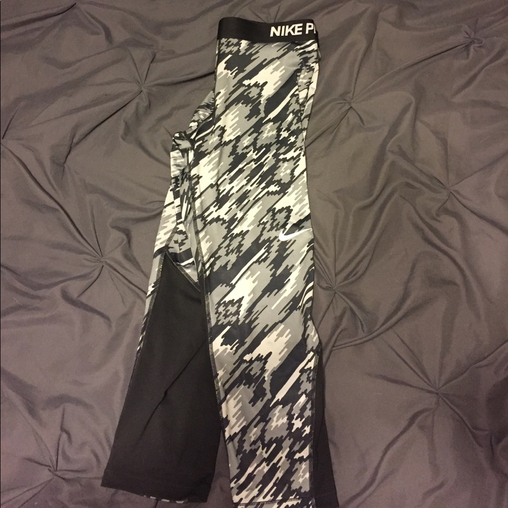 Nike pro capri