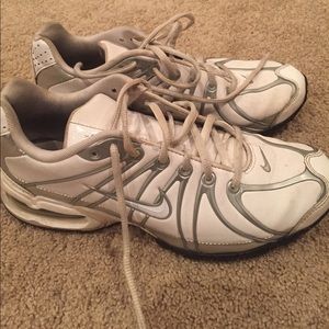 Nike max air tennis shoes